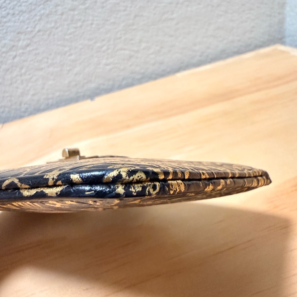 Rare CHANEL 19A Egypt Collection 2.55 Clutch Gold Graffiti With Insert - Picture 8 of 11